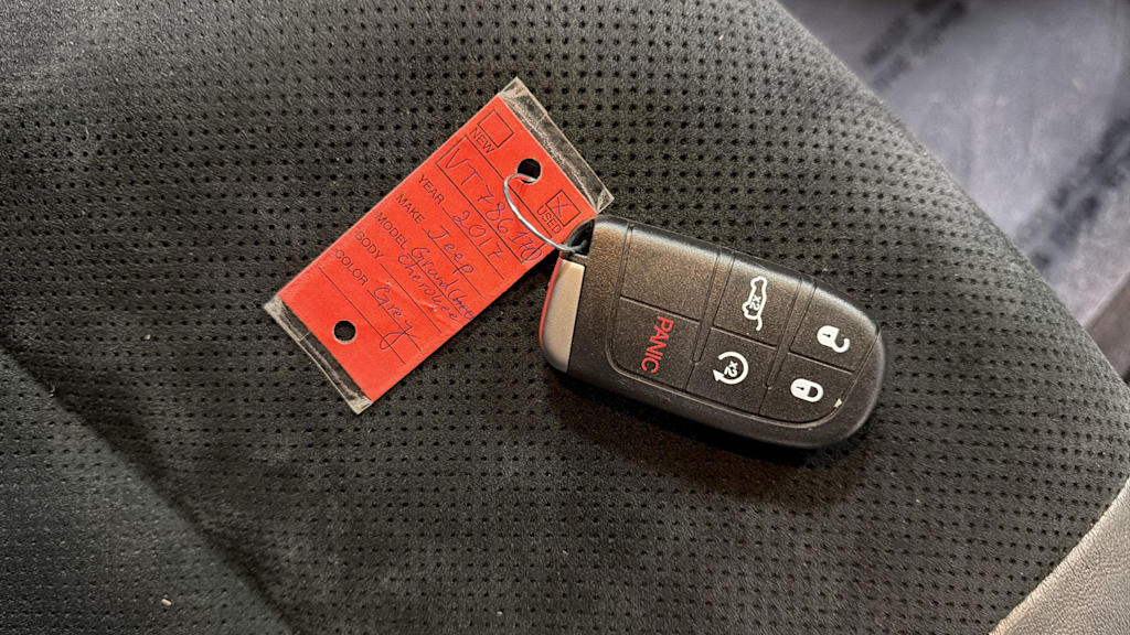 Thumbnail: 2017 Jeep Grand Cherokee - 18