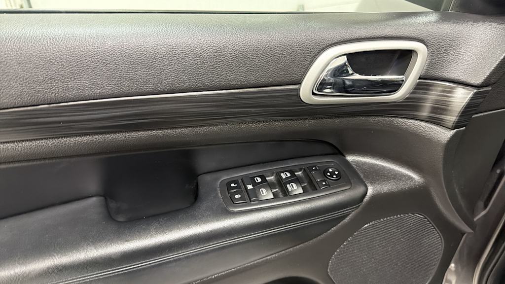 Thumbnail: 2020 Jeep Grand Cherokee - 25