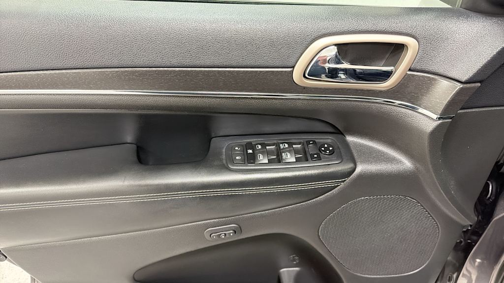 Thumbnail: 2016 Jeep Grand Cherokee - 24
