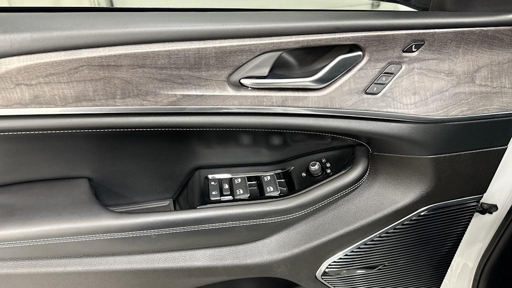 Thumbnail: 2021 Jeep Grand Cherokee L - 25