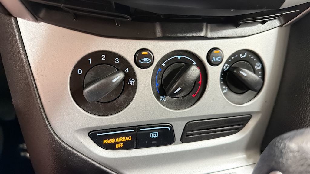 Thumbnail: 2014 Ford Focus - 26