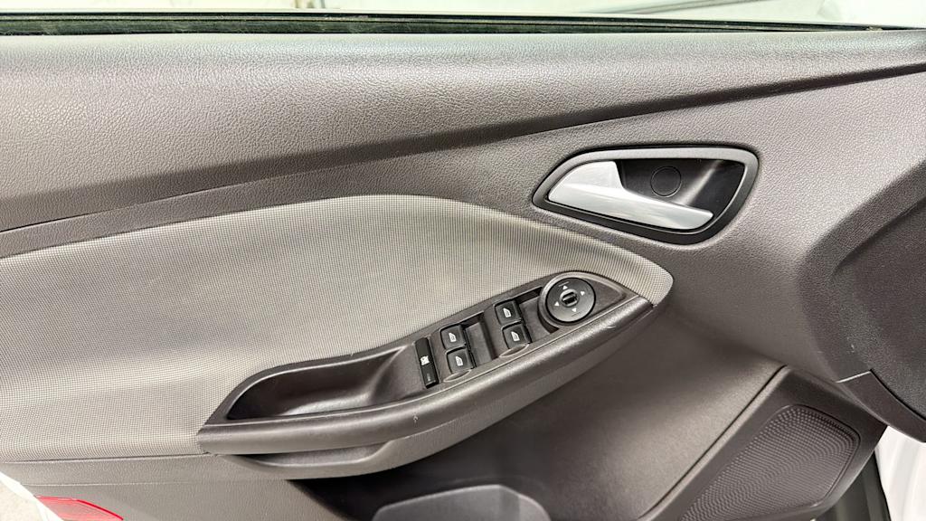 Thumbnail: 2014 Ford Focus - 25
