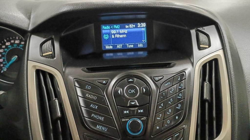 Thumbnail: 2012 Ford Focus - 15