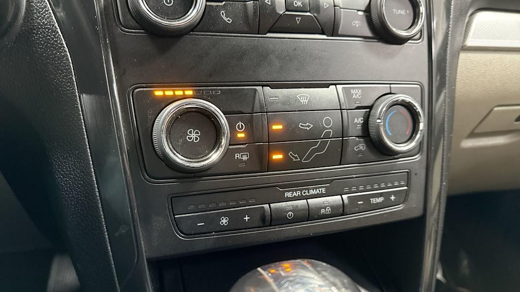 2018 Ford Explorer Base 27