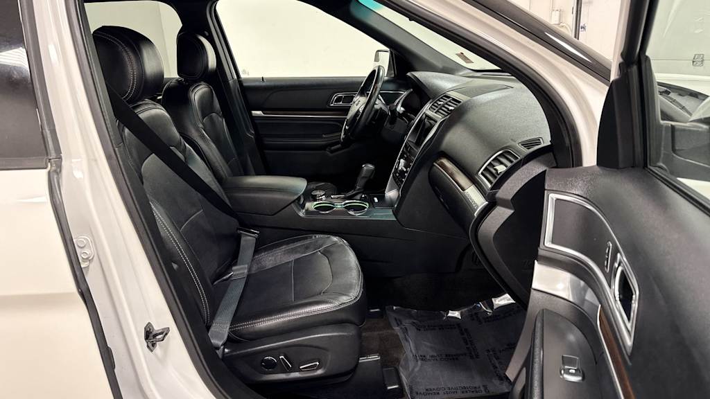 Thumbnail: 2017 Ford Explorer - 32