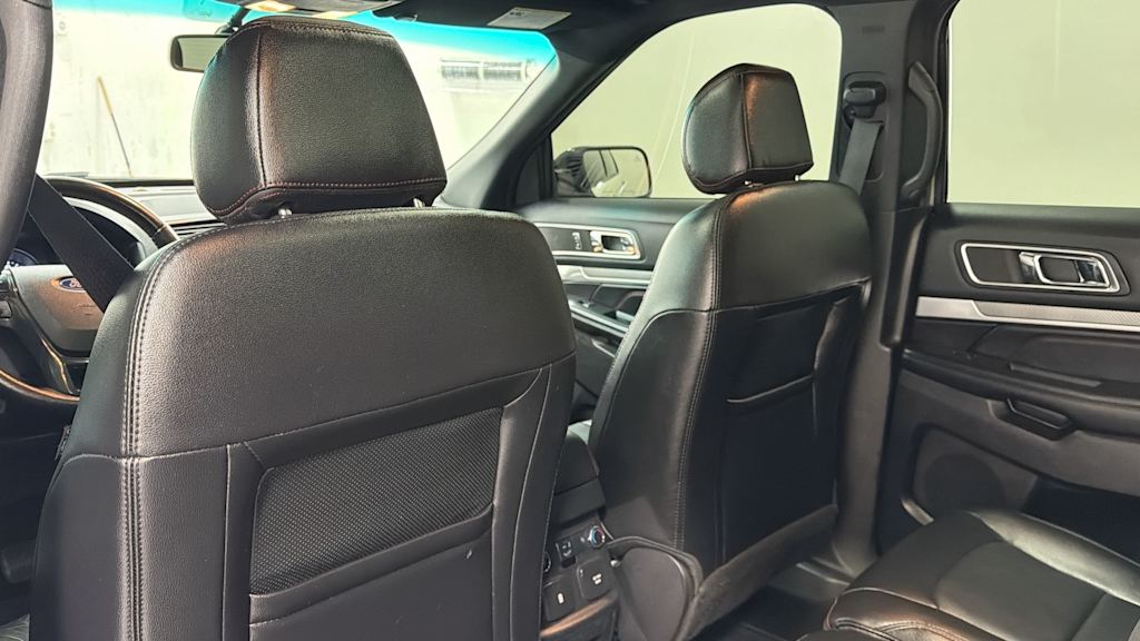 Thumbnail: 2016 Ford Explorer - 32