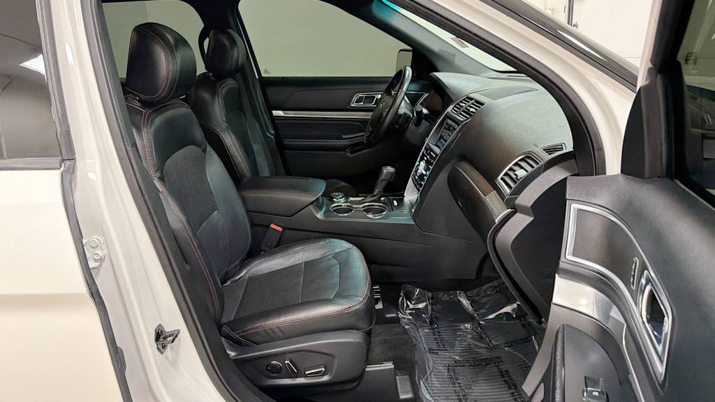 Thumbnail: 2016 Ford Explorer - 33