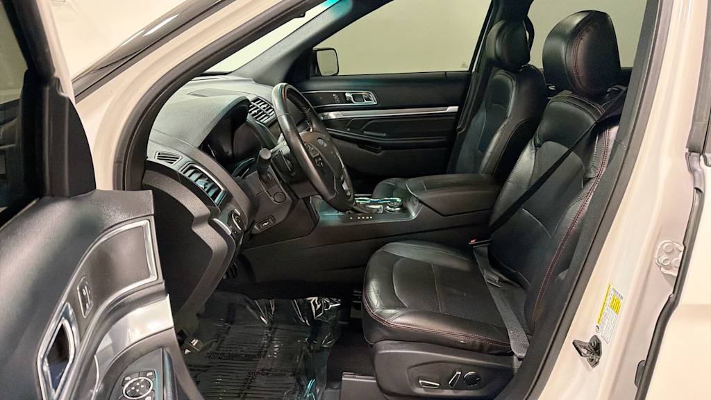 Thumbnail: 2016 Ford Explorer - 11