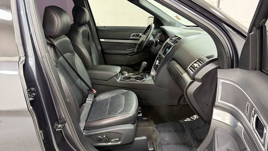 Thumbnail: 2017 Ford Explorer - 32