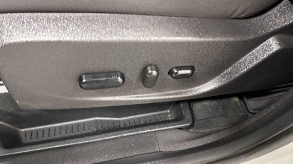 Thumbnail: 2019 Ford Escape - 25