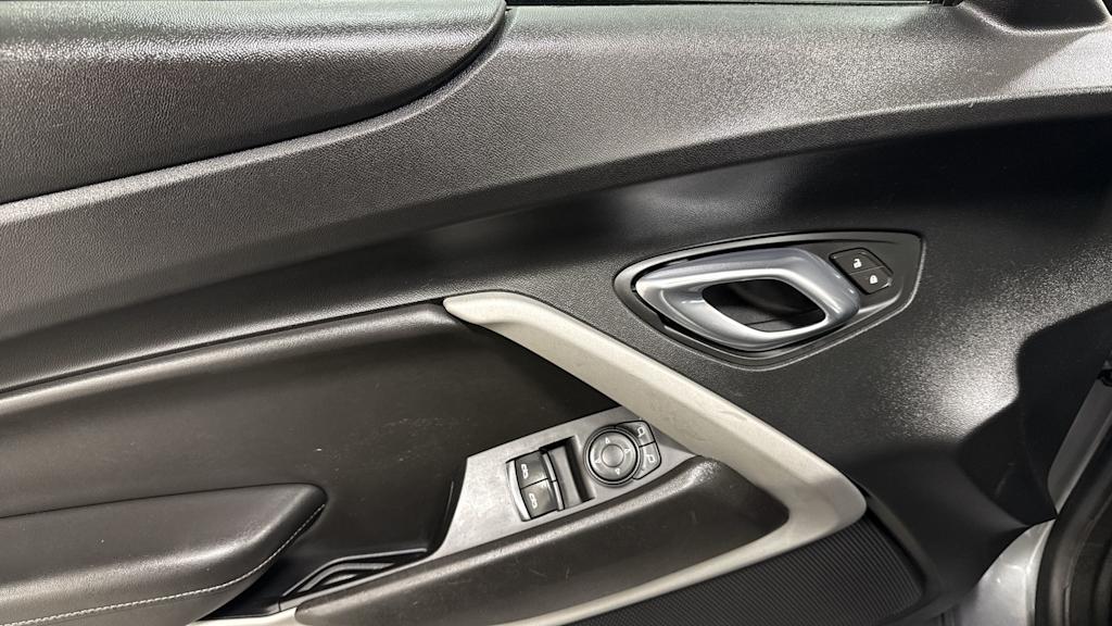 Thumbnail: 2020 Chevrolet Camaro - 26