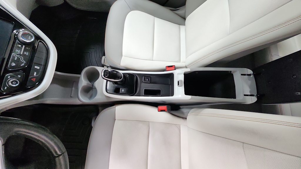 Thumbnail: 2017 Chevrolet Bolt EV - 28
