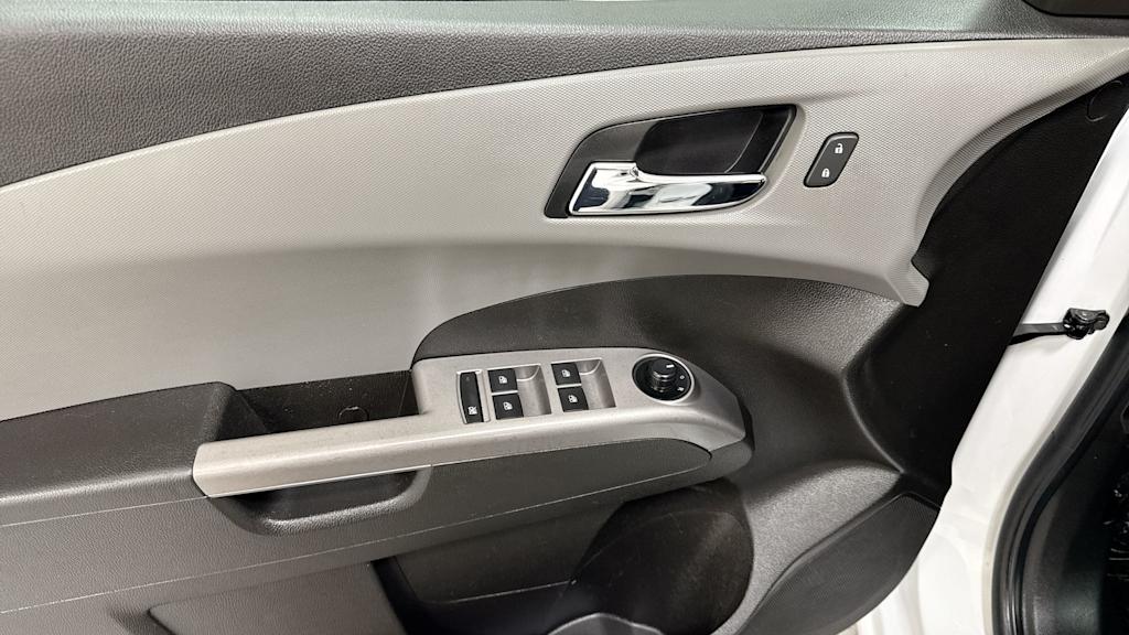 Thumbnail: 2018 Chevrolet Sonic - 25