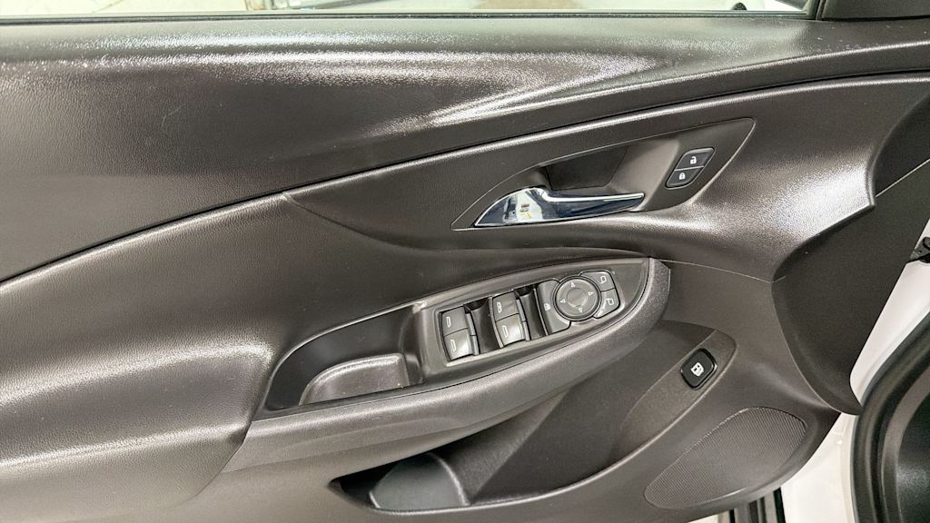 Thumbnail: 2018 Chevrolet Volt - 26