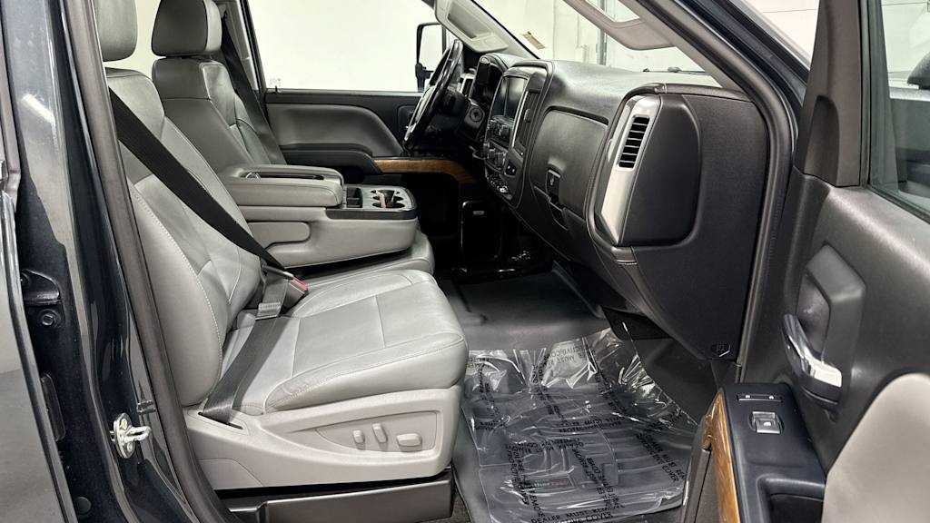 2018 Chevrolet Silverado 3500 LTZ 32