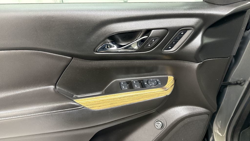 2017 GMC Acadia Denali 26