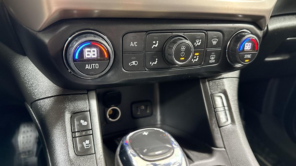 2017 GMC Acadia Denali 29