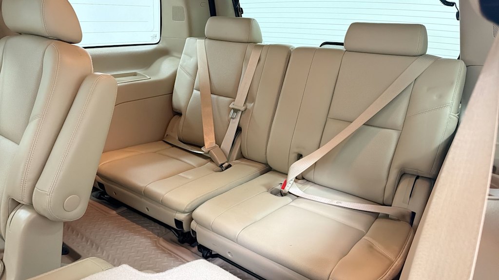 Thumbnail: 2010 Chevrolet Tahoe - 32