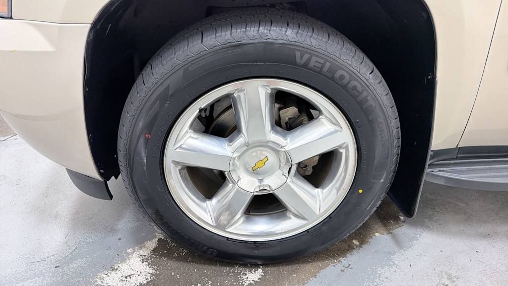 Thumbnail: 2010 Chevrolet Tahoe - 8