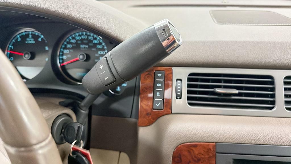Thumbnail: 2010 Chevrolet Tahoe - 14