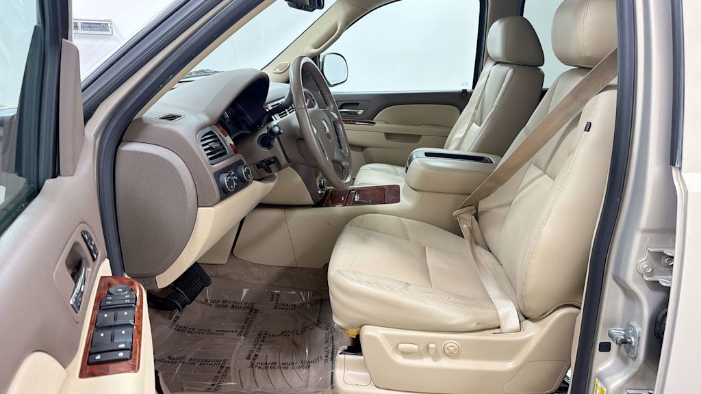 Thumbnail: 2010 Chevrolet Tahoe - 11