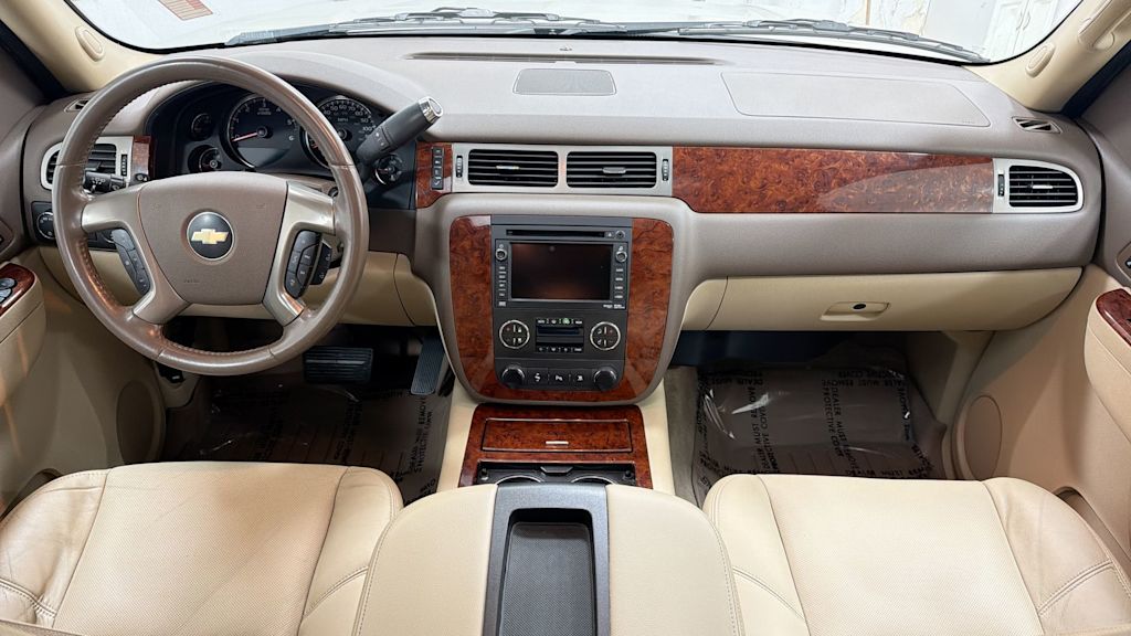 Thumbnail: 2010 Chevrolet Tahoe - 15