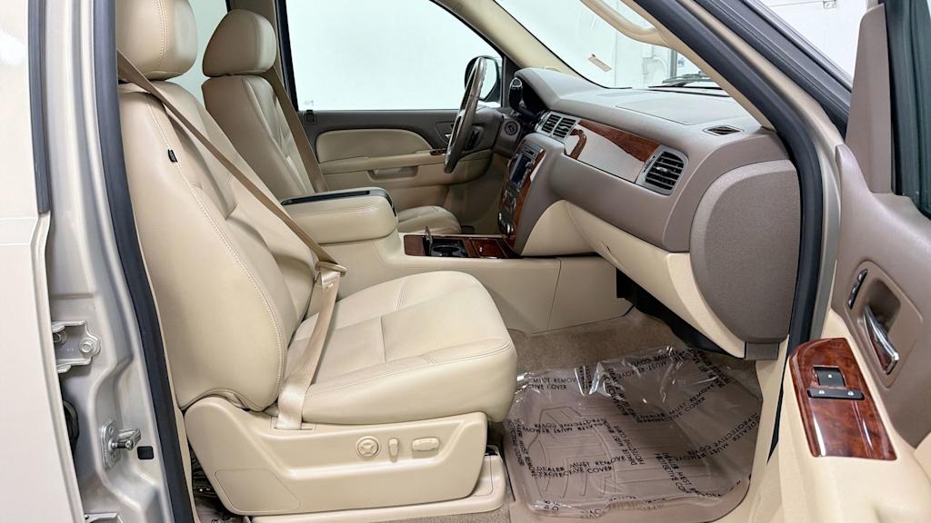 Thumbnail: 2010 Chevrolet Tahoe - 12
