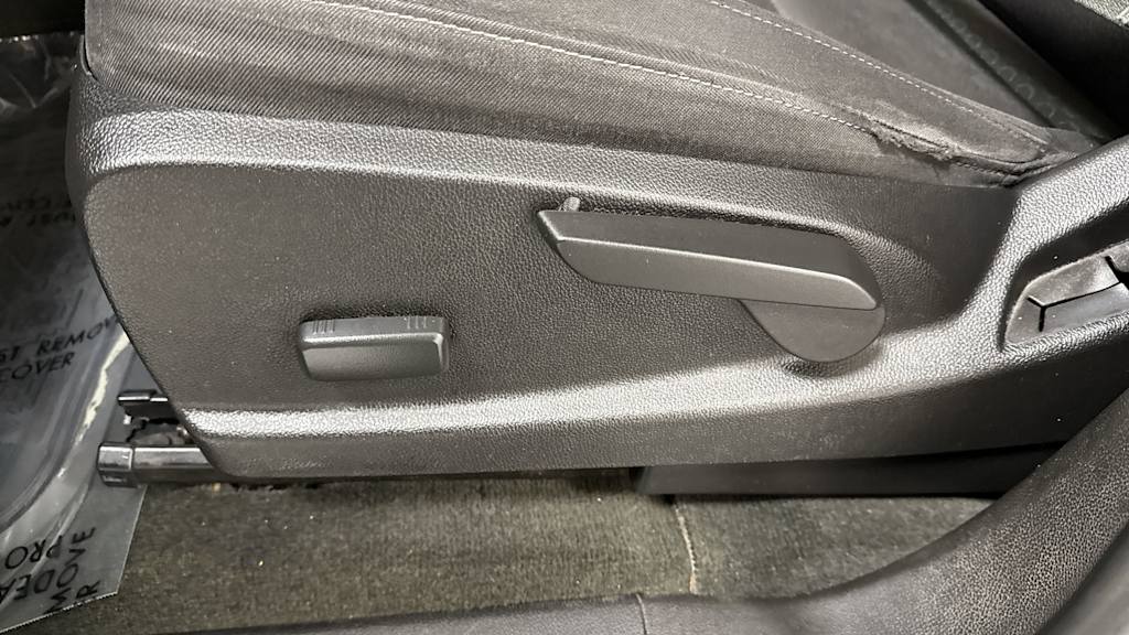 Thumbnail: 2016 GMC Canyon - 26