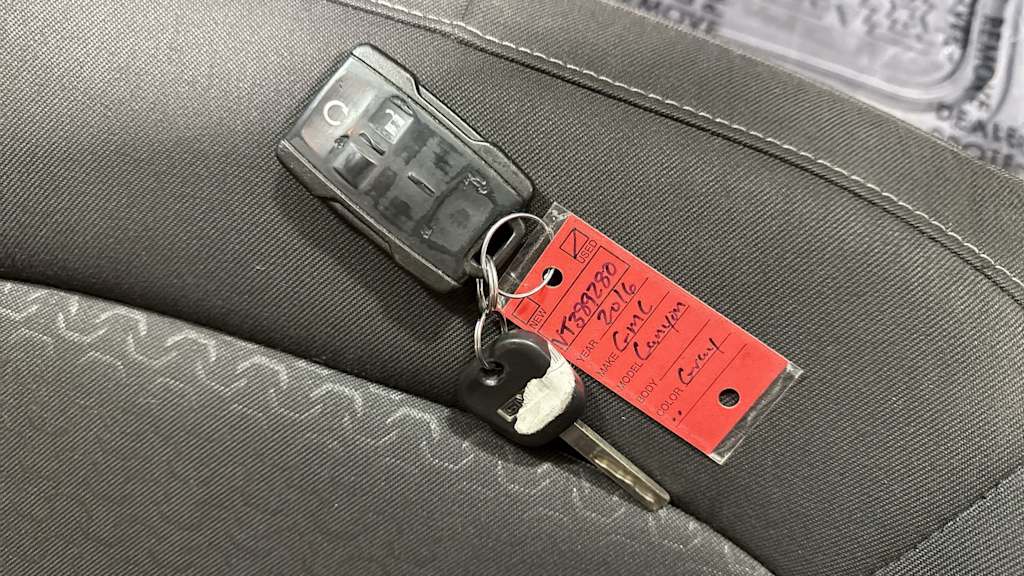 Thumbnail: 2016 GMC Canyon - 19