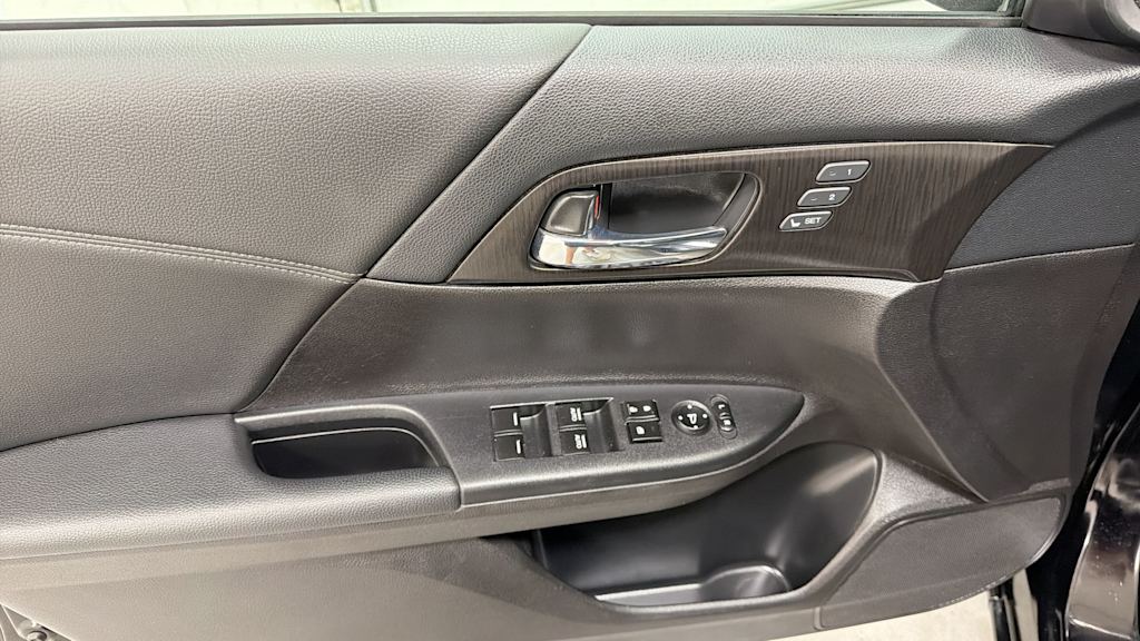Thumbnail: 2015 Honda Accord - 25