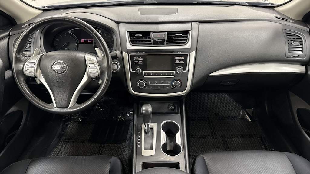 Thumbnail: 2017 Nissan Altima - 14