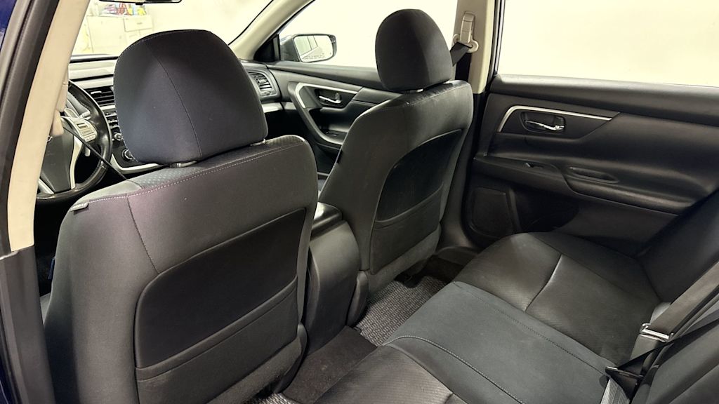 Thumbnail: 2017 Nissan Altima - 30