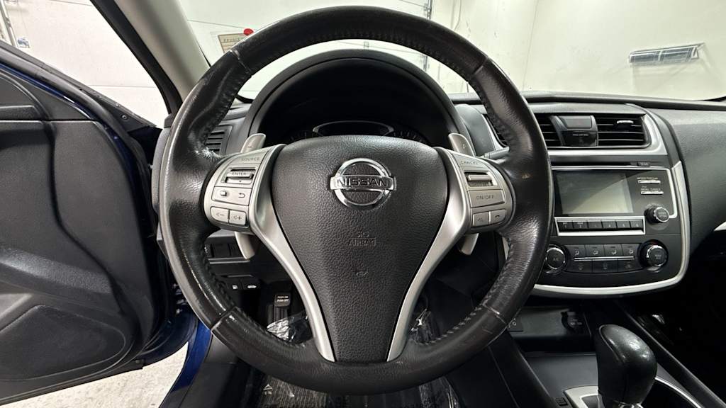 Thumbnail: 2017 Nissan Altima - 9