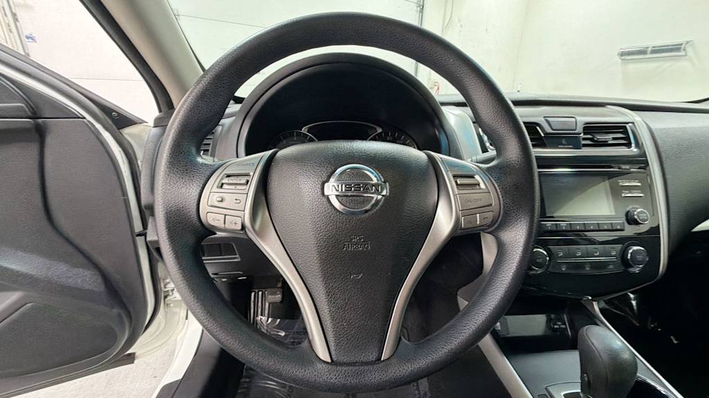 Thumbnail: 2015 Nissan Altima - 9