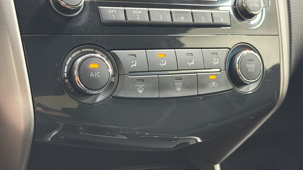 Thumbnail: 2015 Nissan Altima - 28