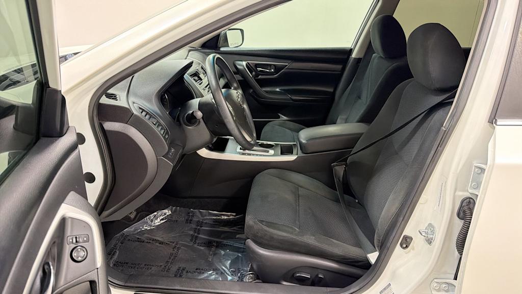 Thumbnail: 2015 Nissan Altima - 10