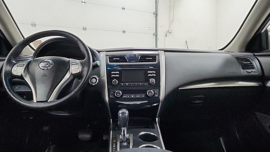 Thumbnail: 2015 Nissan Altima - 12