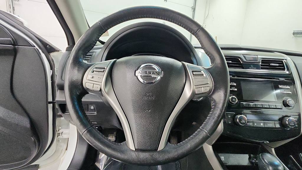Thumbnail: 2015 Nissan Altima - 8