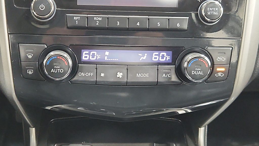 Thumbnail: 2015 Nissan Altima - 27
