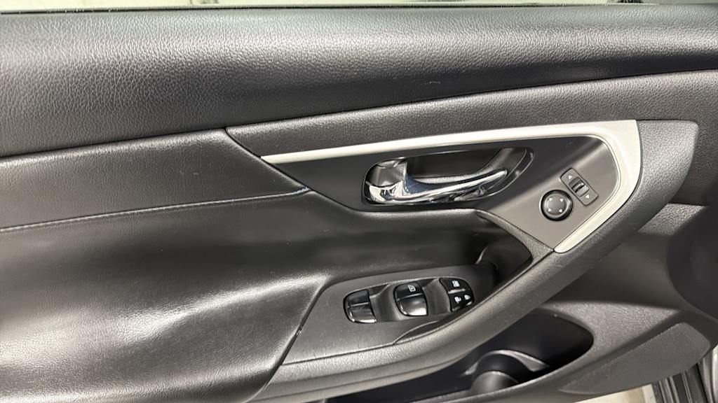 Thumbnail: 2018 Nissan Altima - 27