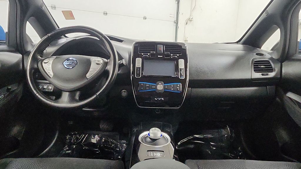 Thumbnail: 2013 Nissan Leaf - 12