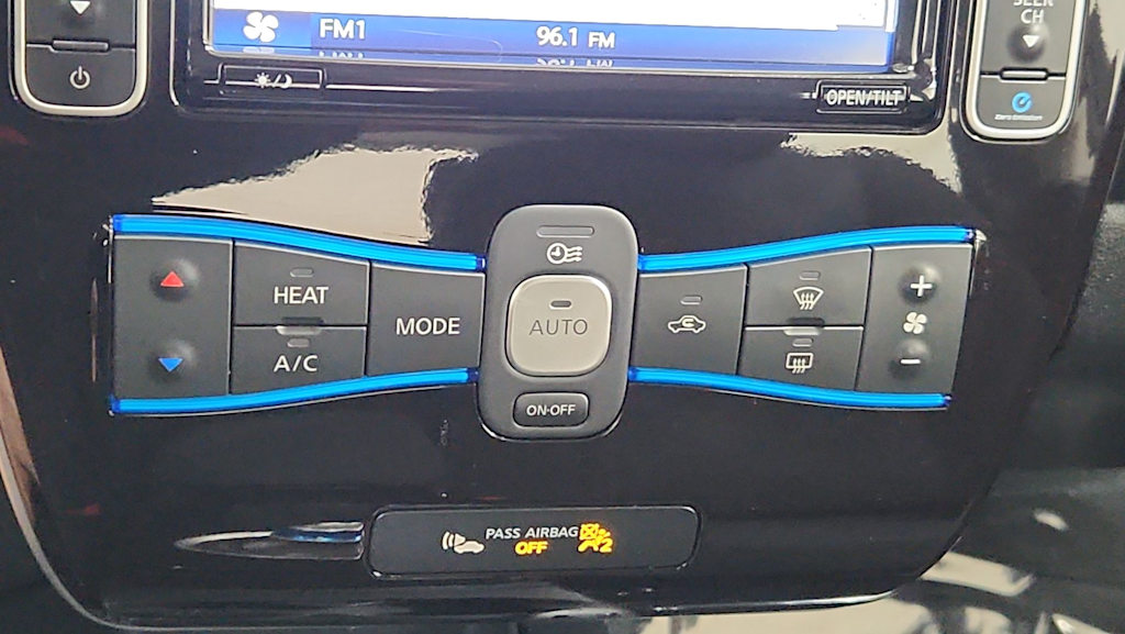 Thumbnail: 2013 Nissan Leaf - 28