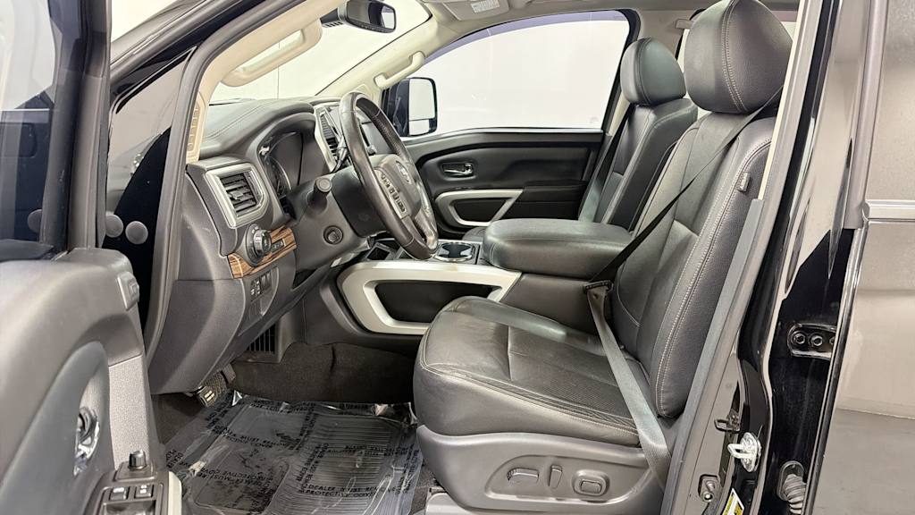 Thumbnail: 2020 Nissan Titan - 10