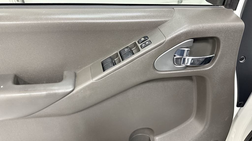 2013 Nissan Frontier PRO-4X 24
