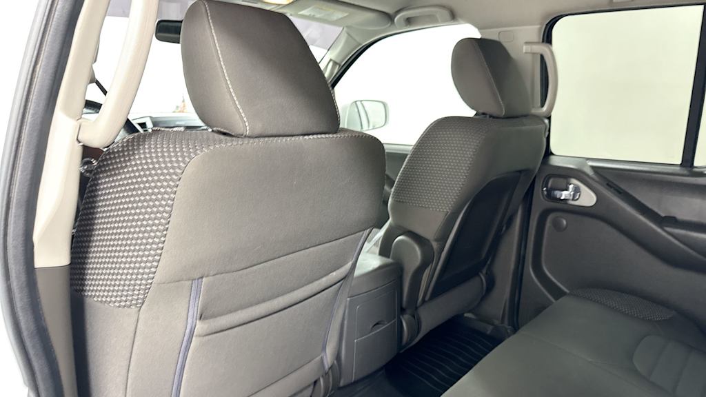 2013 Nissan Frontier PRO-4X 11