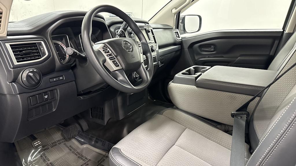 Thumbnail: 2019 Nissan Titan - 2