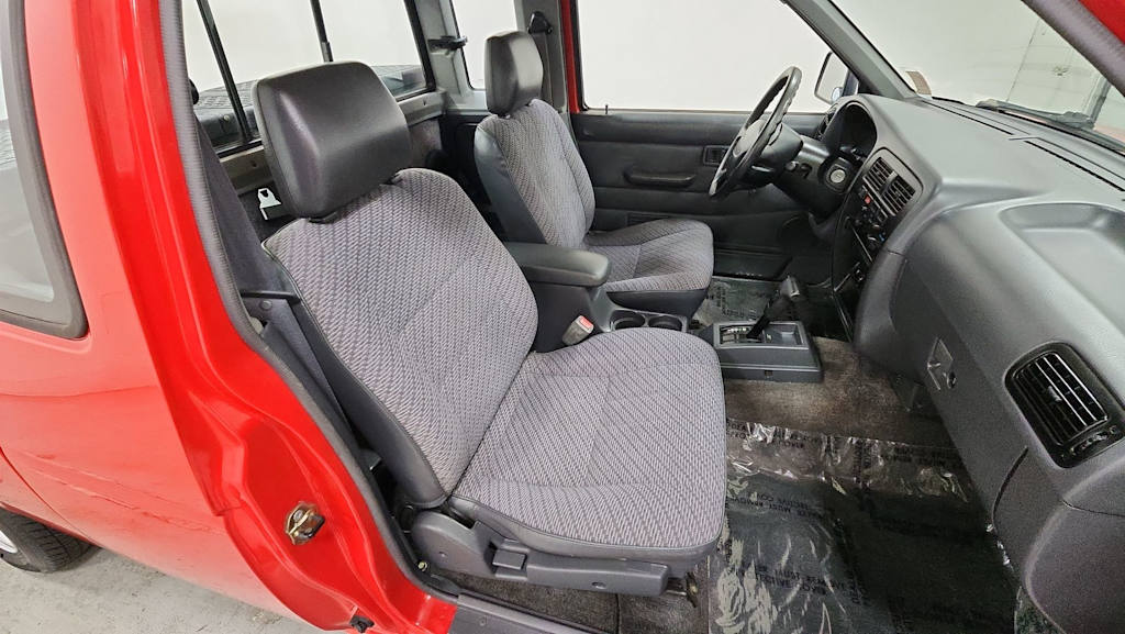 Thumbnail: 1996 Nissan Pickup - 27