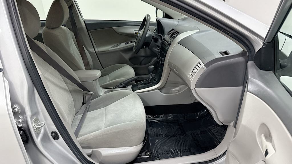 2009 Toyota Corolla LE 29