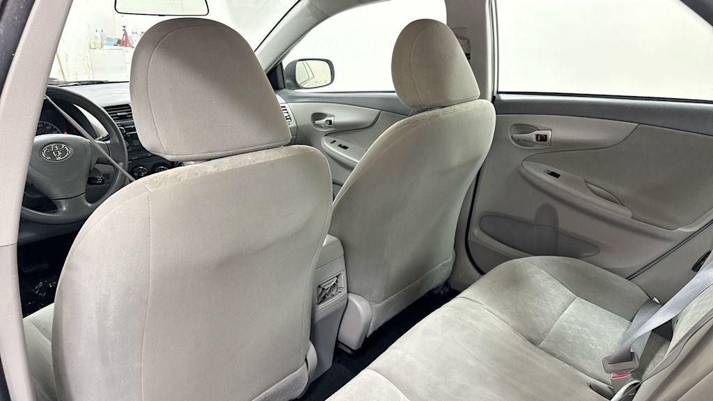 2009 Toyota Corolla LE 28