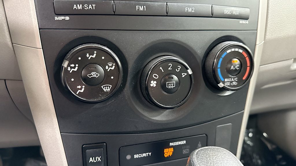 2009 Toyota Corolla LE 27